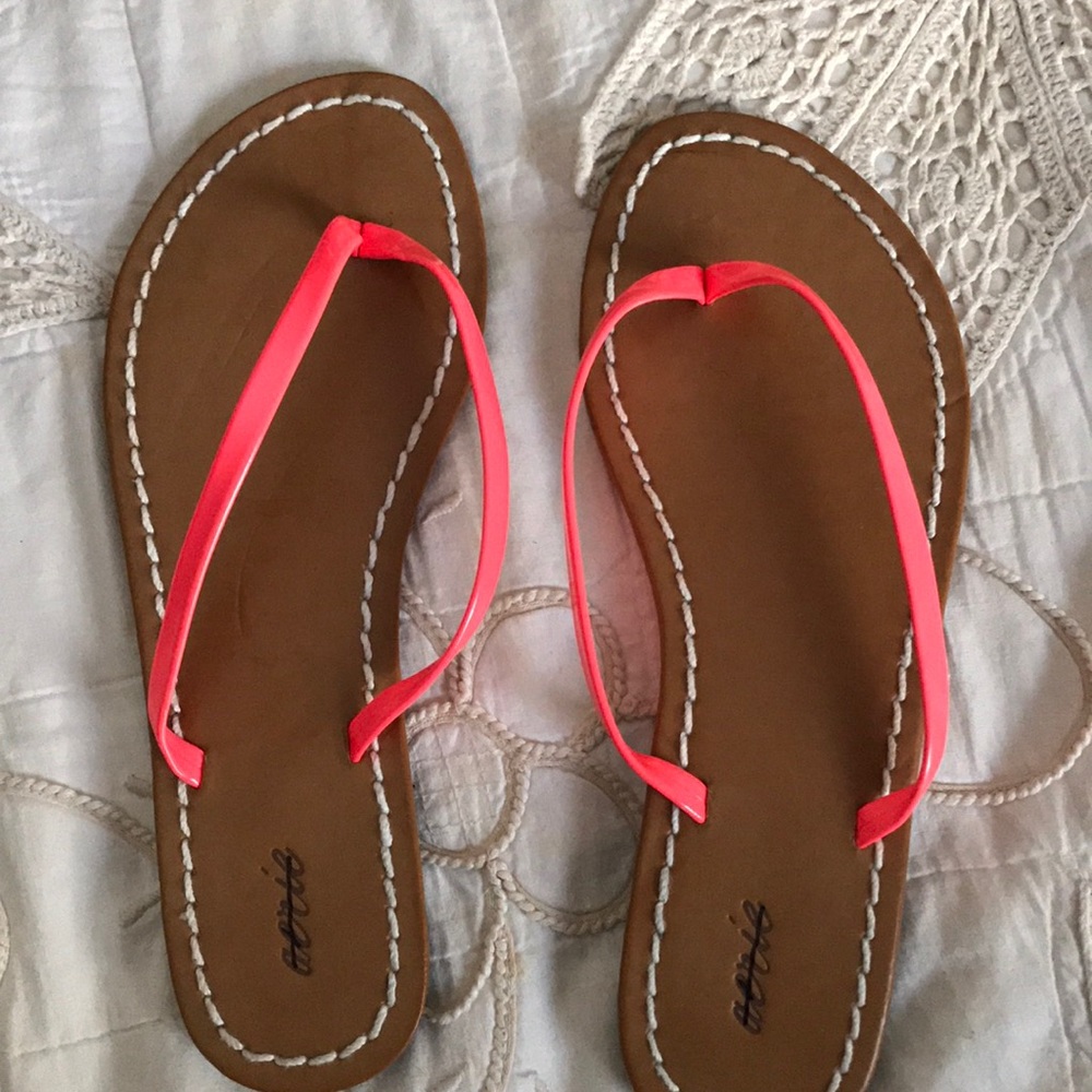 Aerie sandals pink and tan colored. Size 7